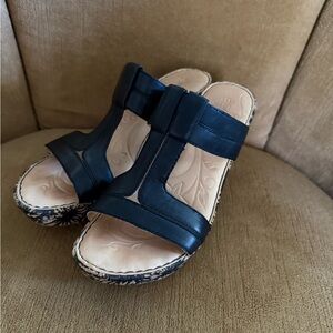 Born T-Strap Peep‎ Toe Sandals Size 8 Cork Wedge